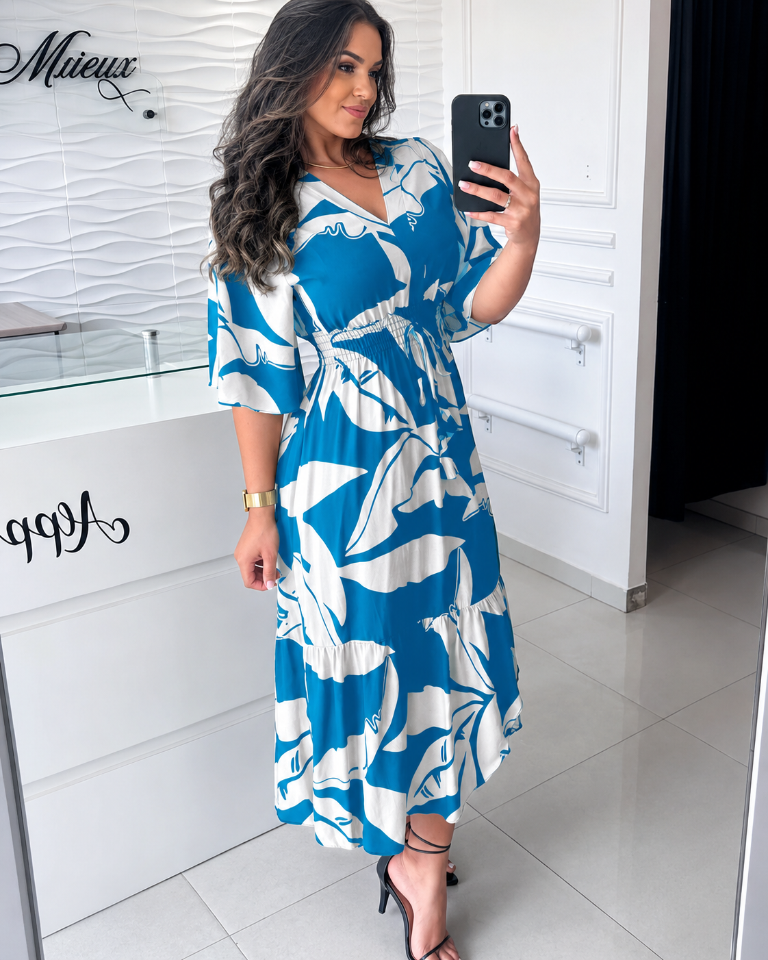 Agathe - Chic V-Neck Midi Dress
