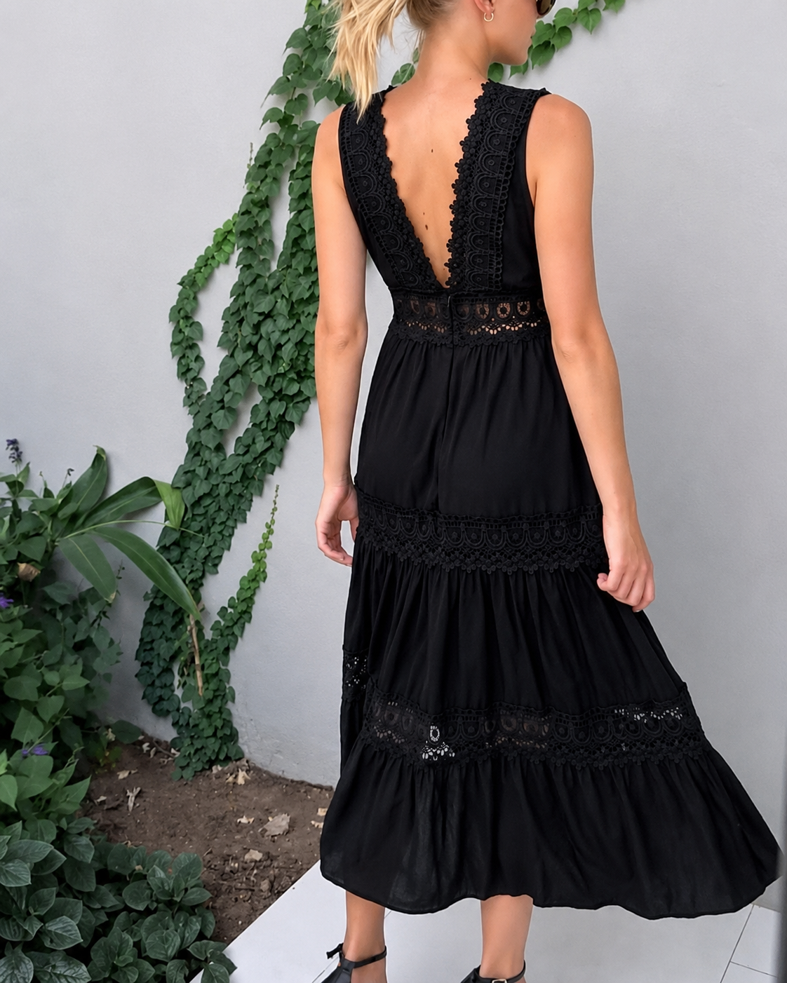 Shaquira - Stylish V-Neck Dress