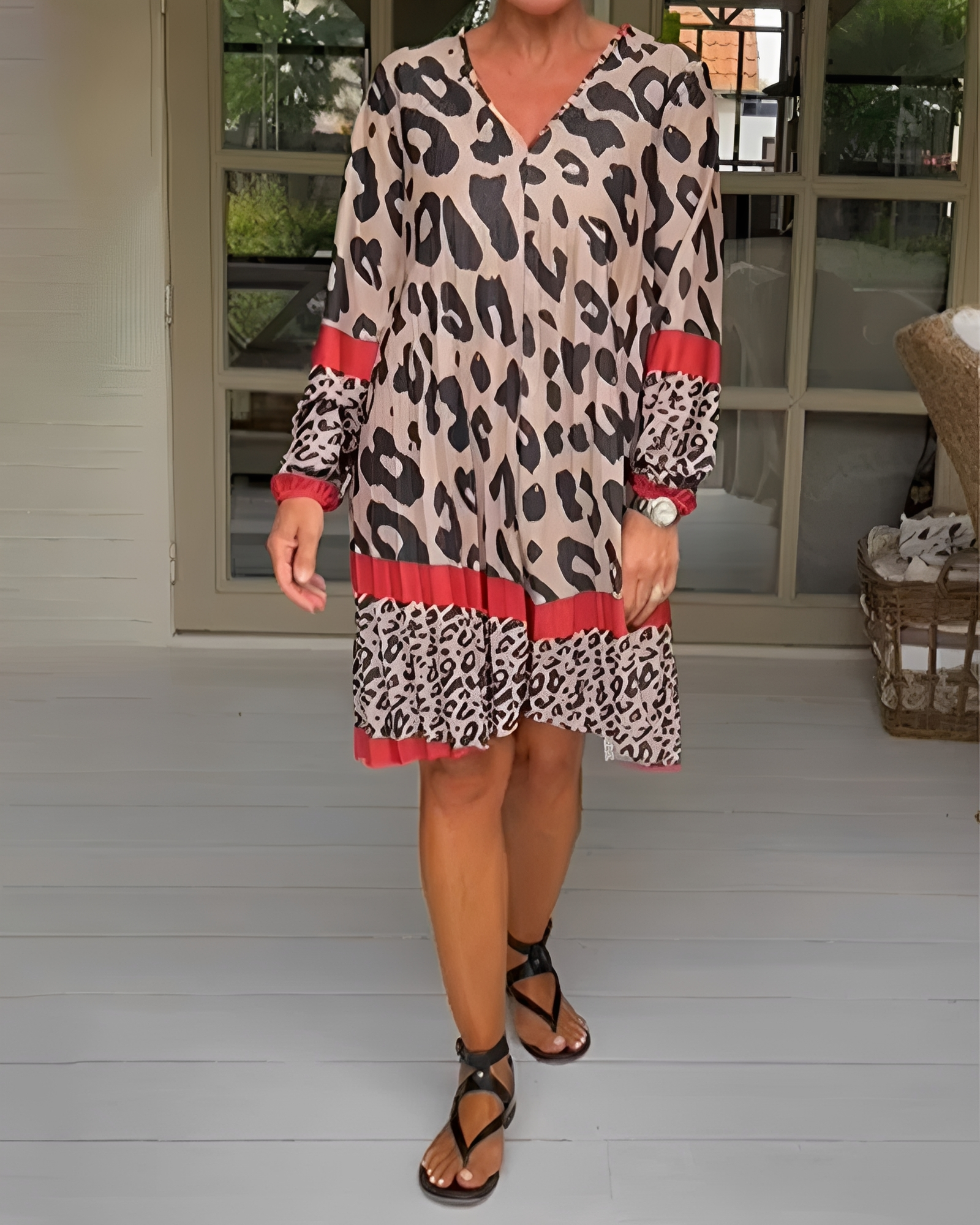 Marfie - Chic V-Neck Mini Dress