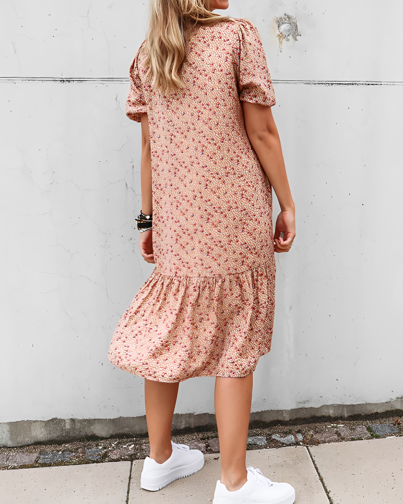 Rhiannon - Chic V-Neck Midi Dress
