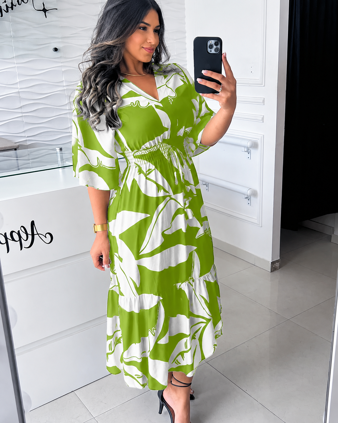 Agathe - Chic V-Neck Midi Dress