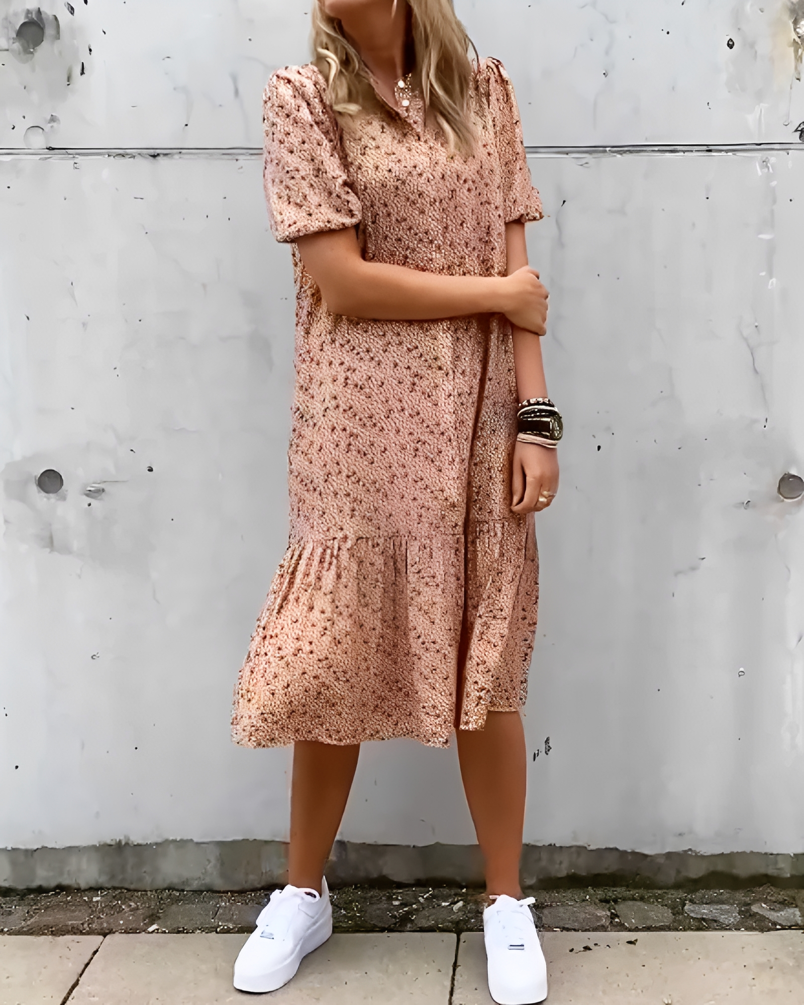 Rhiannon - Chic V-Neck Midi Dress