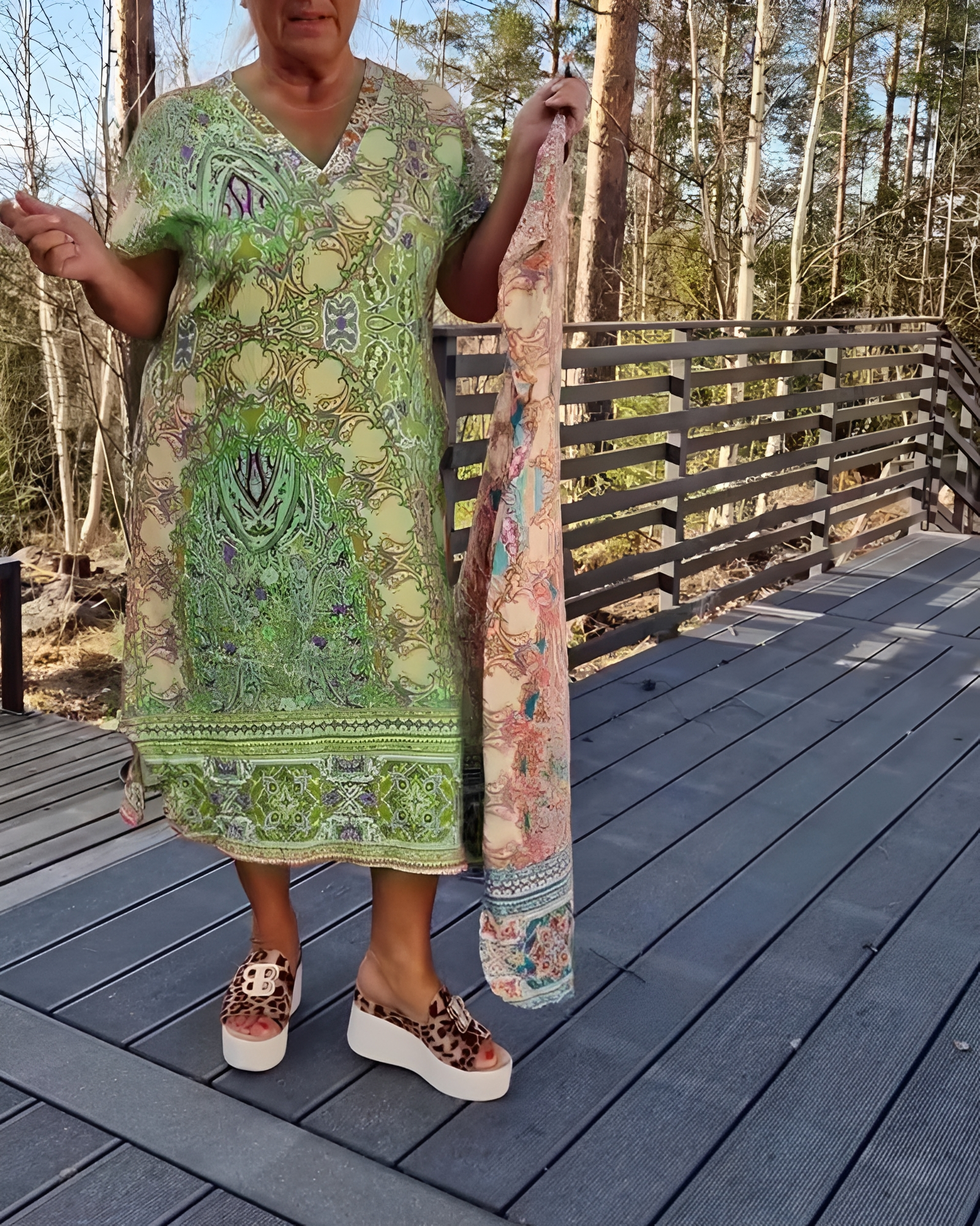 Toiana - Chic V-Neck Midi Dress