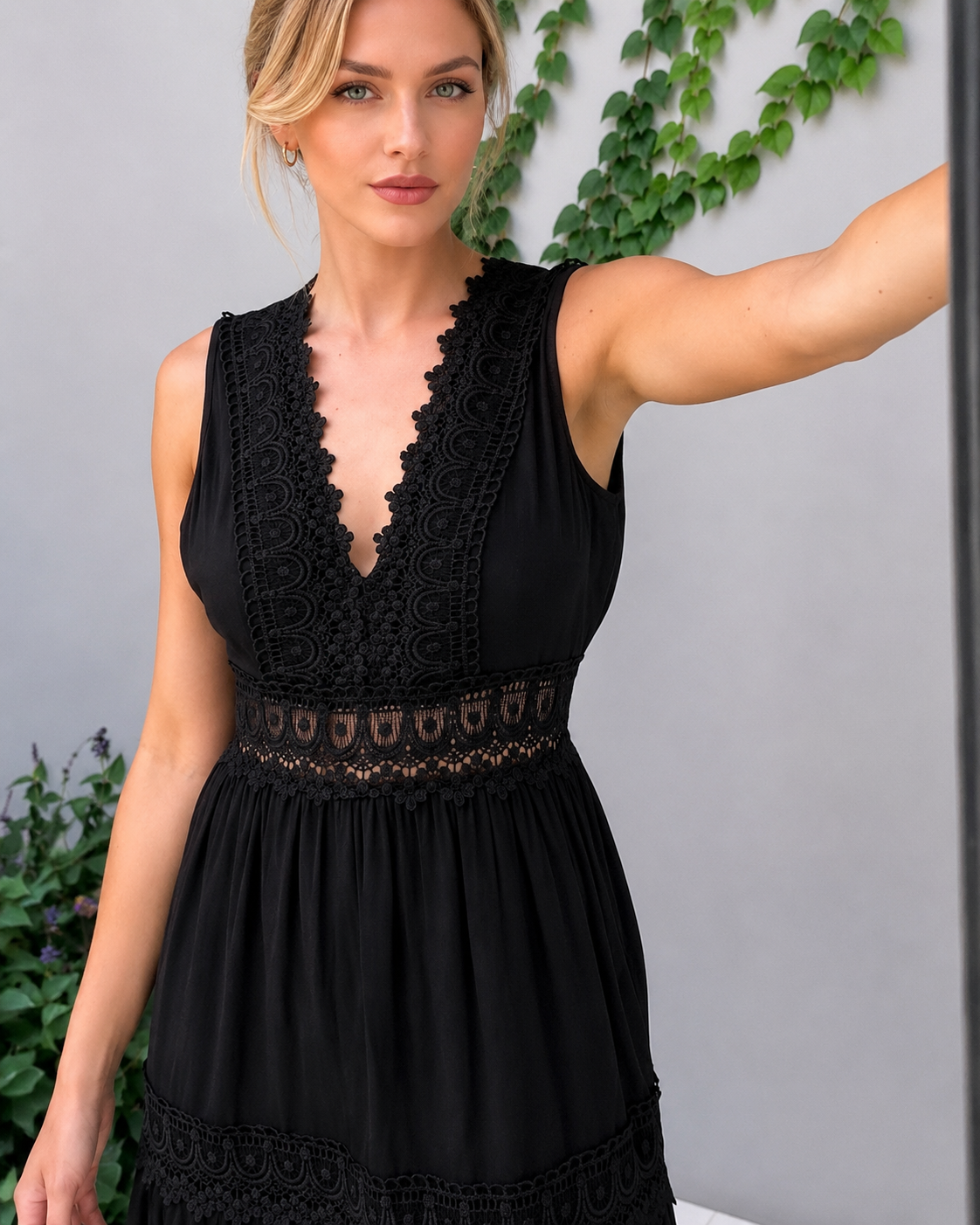 Shaquira - Stylish V-Neck Dress