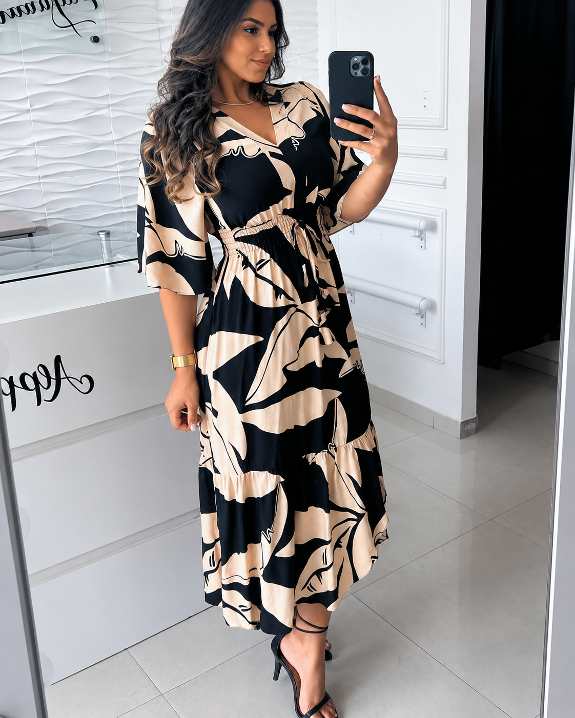 Agathe - Chic V-Neck Midi Dress