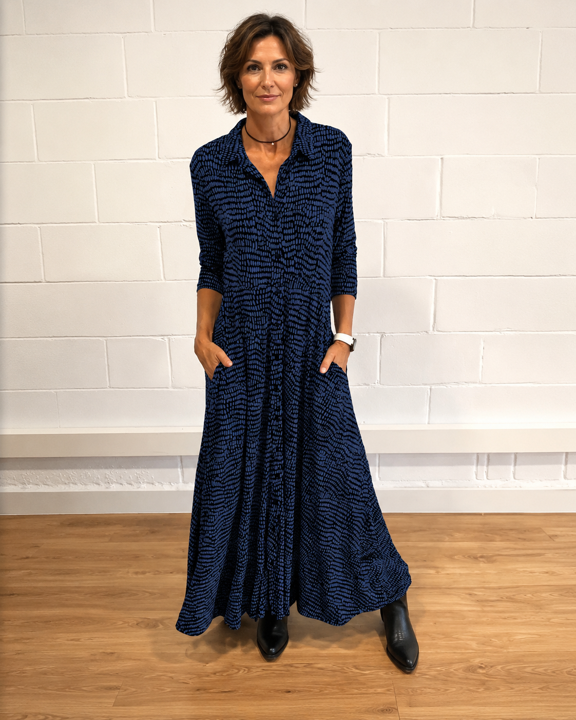 Damiana - Stylish V-Neck Dress with Collar