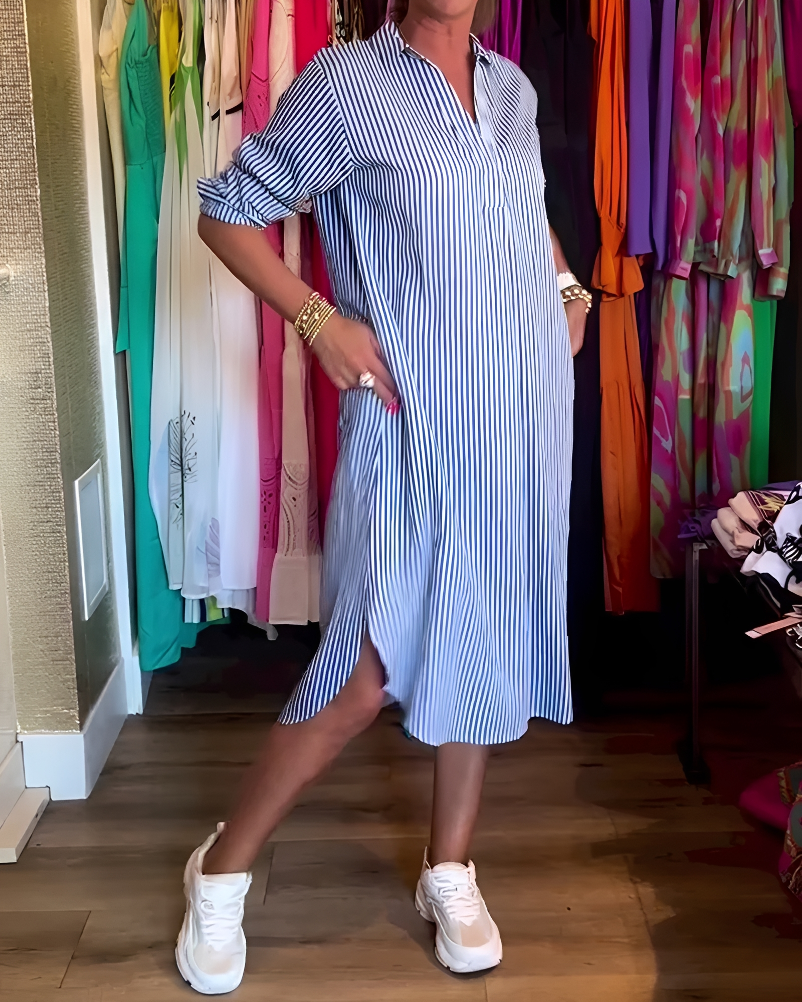 Célia - Simple V-Neck Dress With Collar