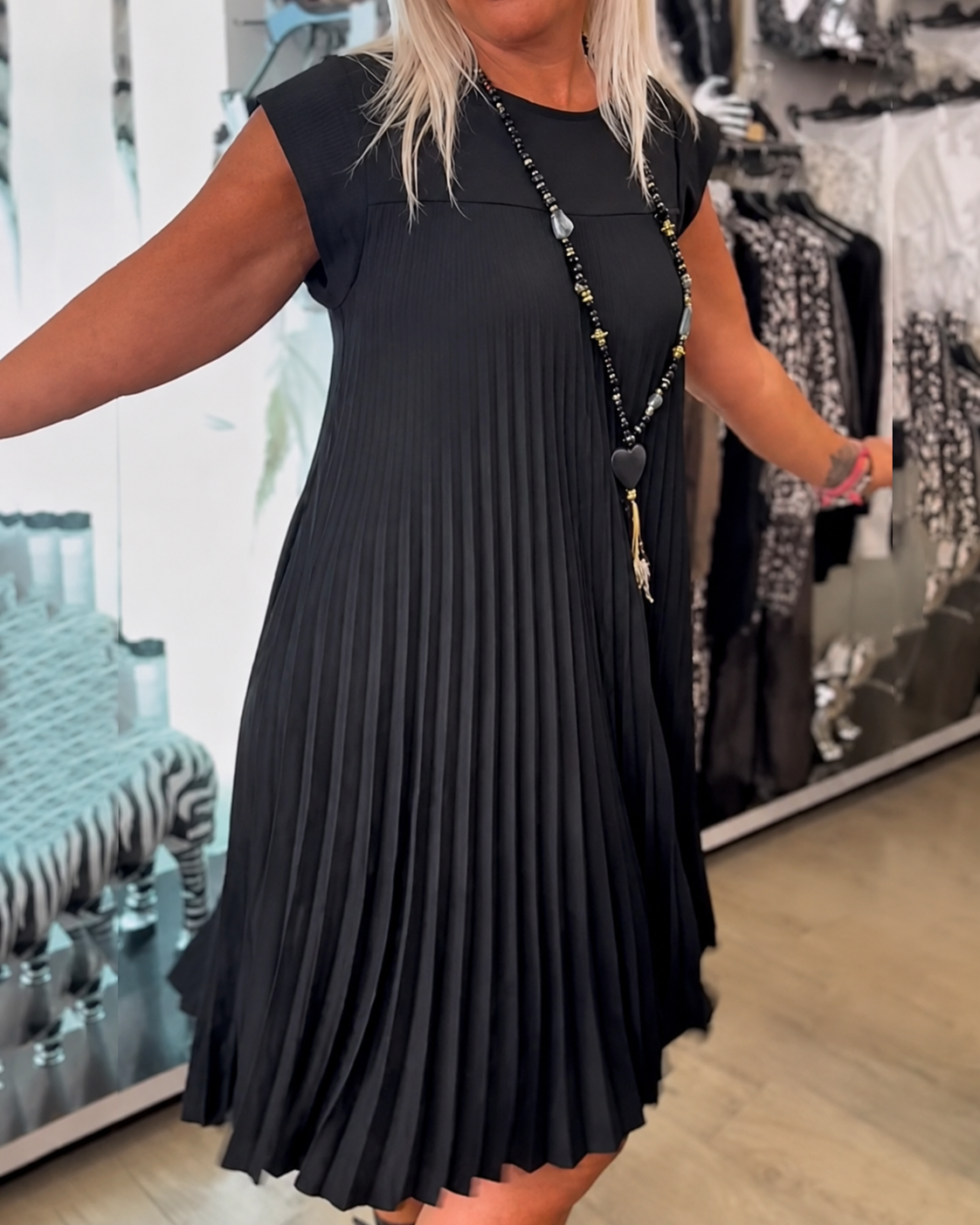 Angélique - Everyday Dress with Pleats