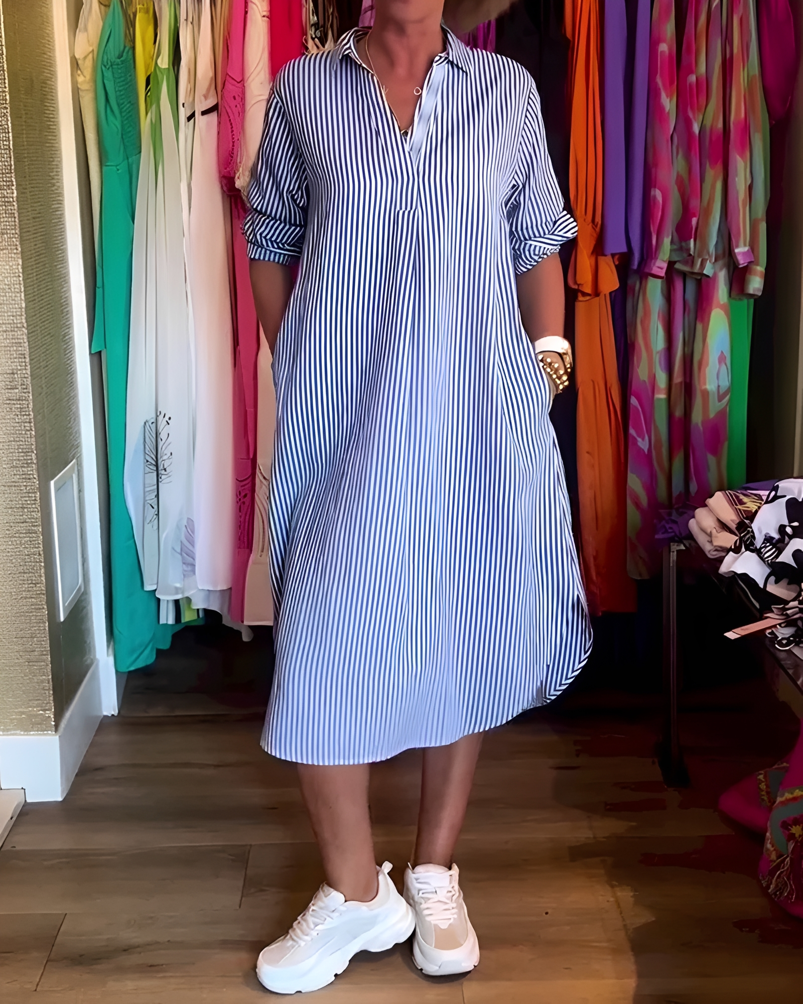 Célia - Simple V-Neck Dress With Collar
