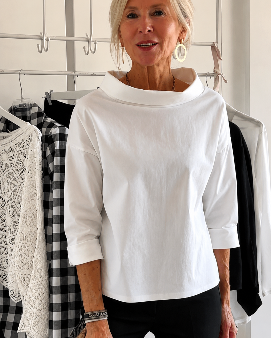 Elone - Modern Relaxed Neck Blouse