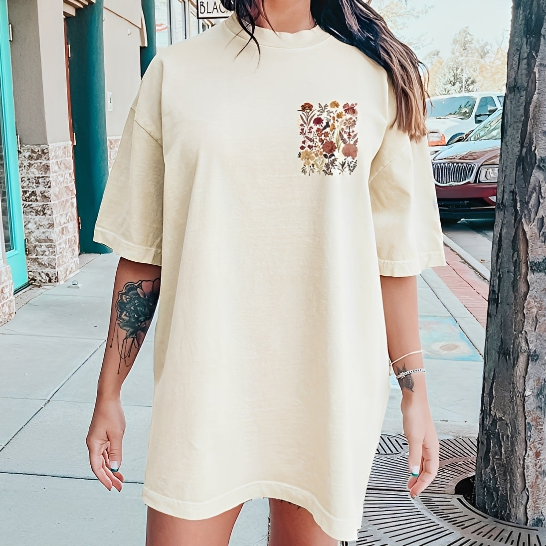 Thea - Trendy T-shirt with Floral Pattern