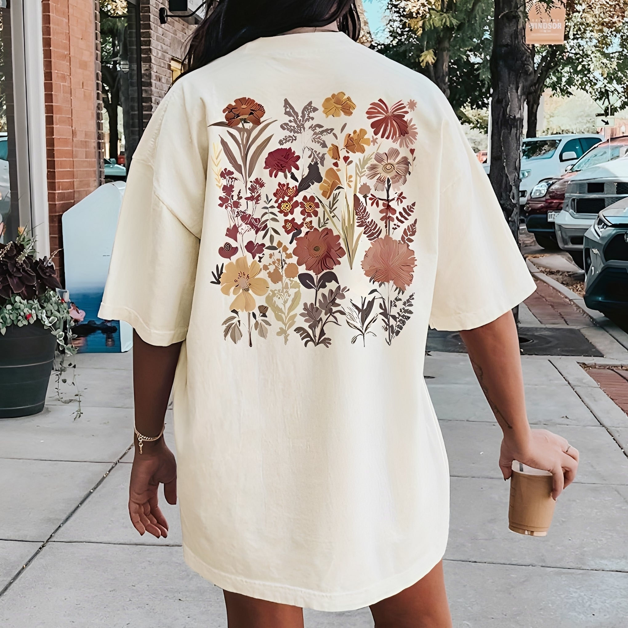 Thea - Trendy T-shirt with Floral Pattern
