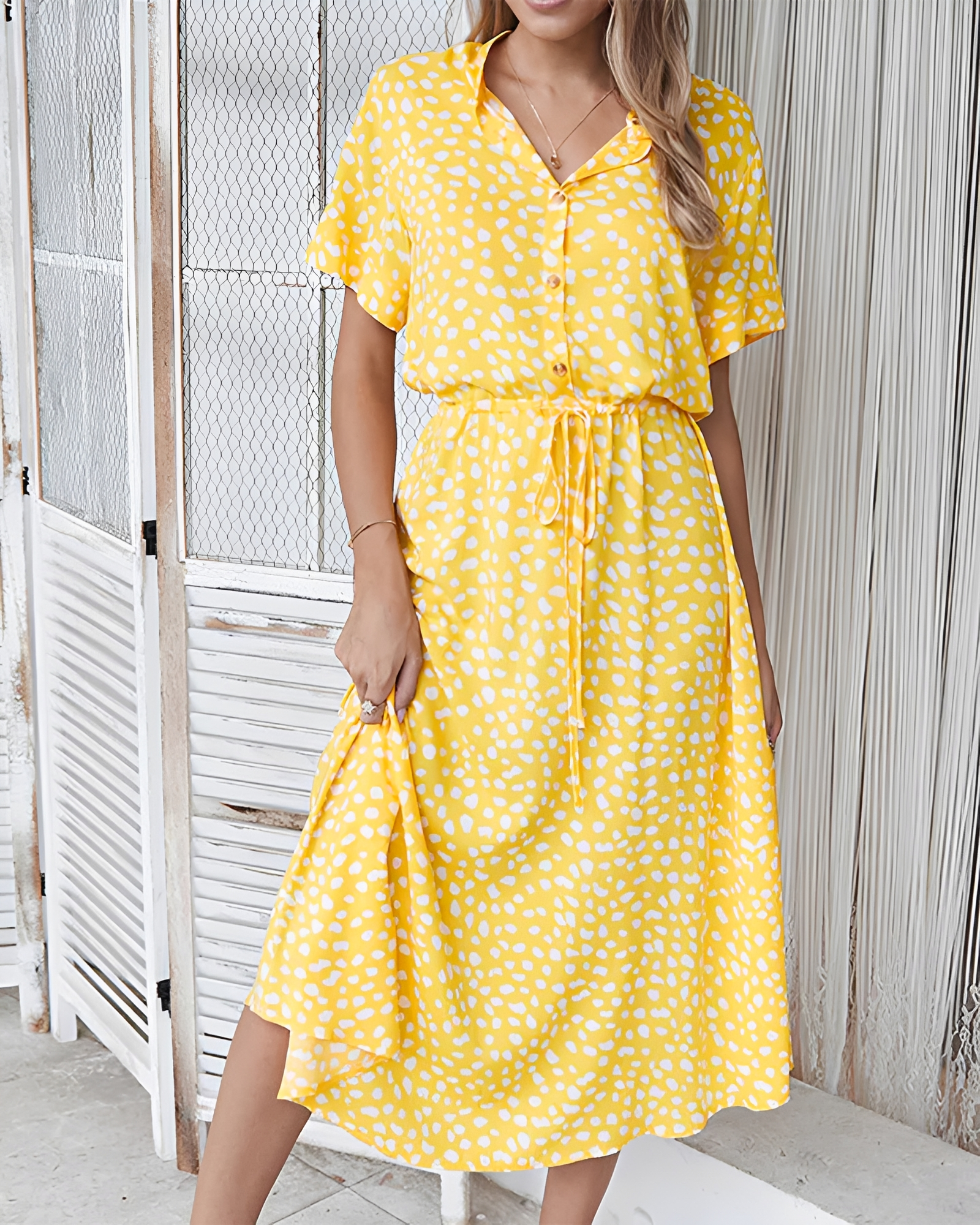 Shannon - Elegant V-Neck Dress Ending at the Knee