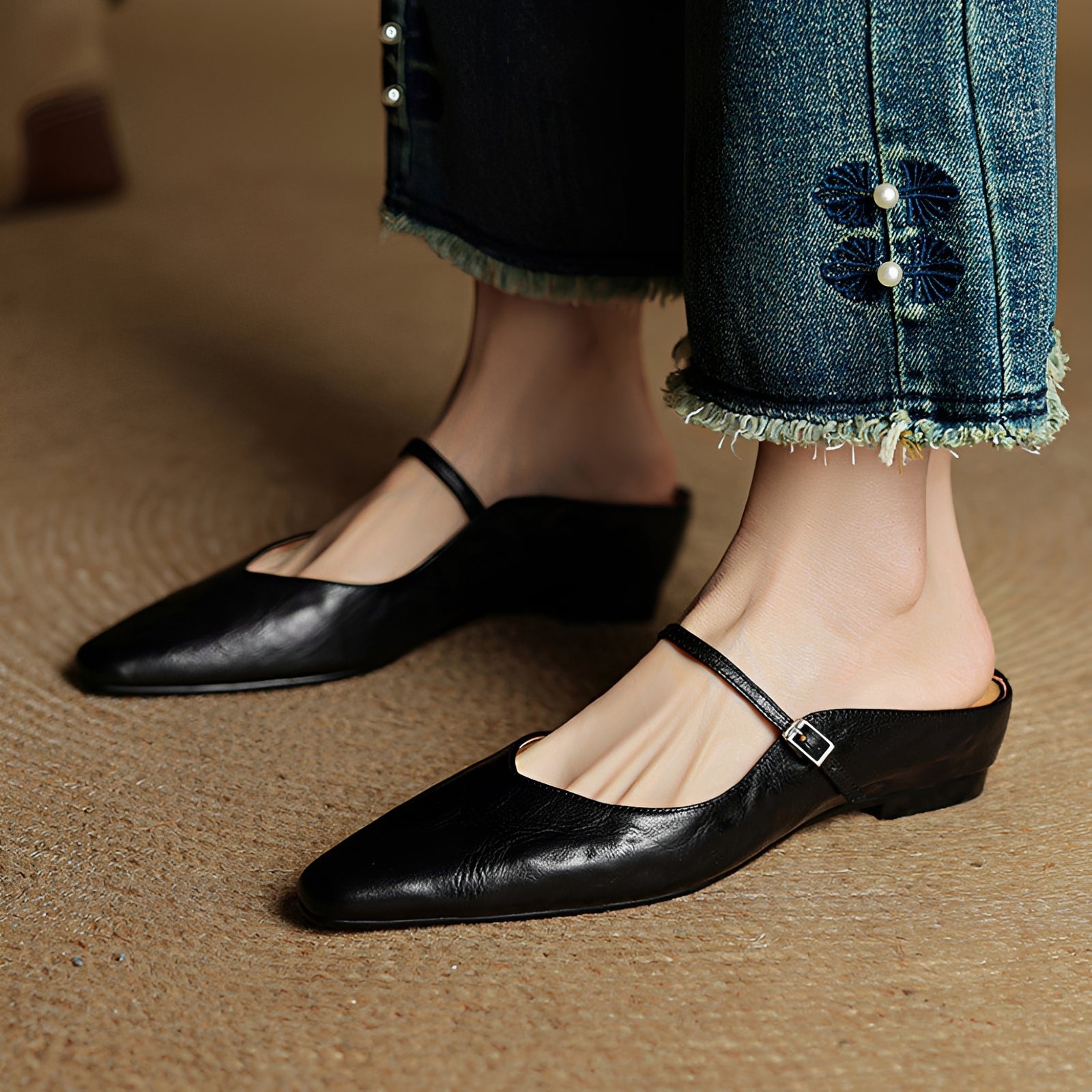 Daniela - Stylish Closed-Toe Sandals