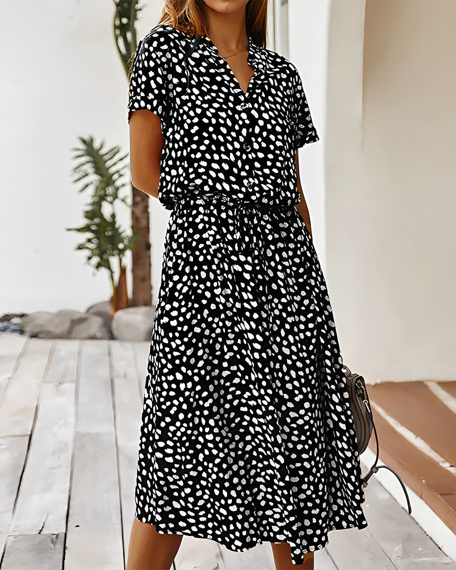 Shannon - Elegant V-Neck Dress Ending at the Knee