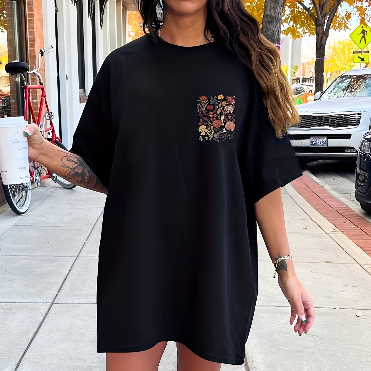 Thea - Trendy T-shirt with Floral Pattern