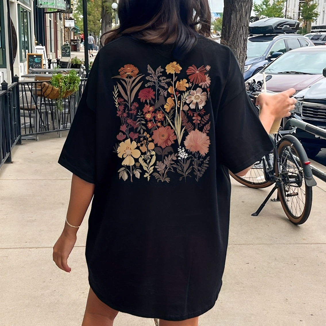 Thea - Trendy T-shirt with Floral Pattern