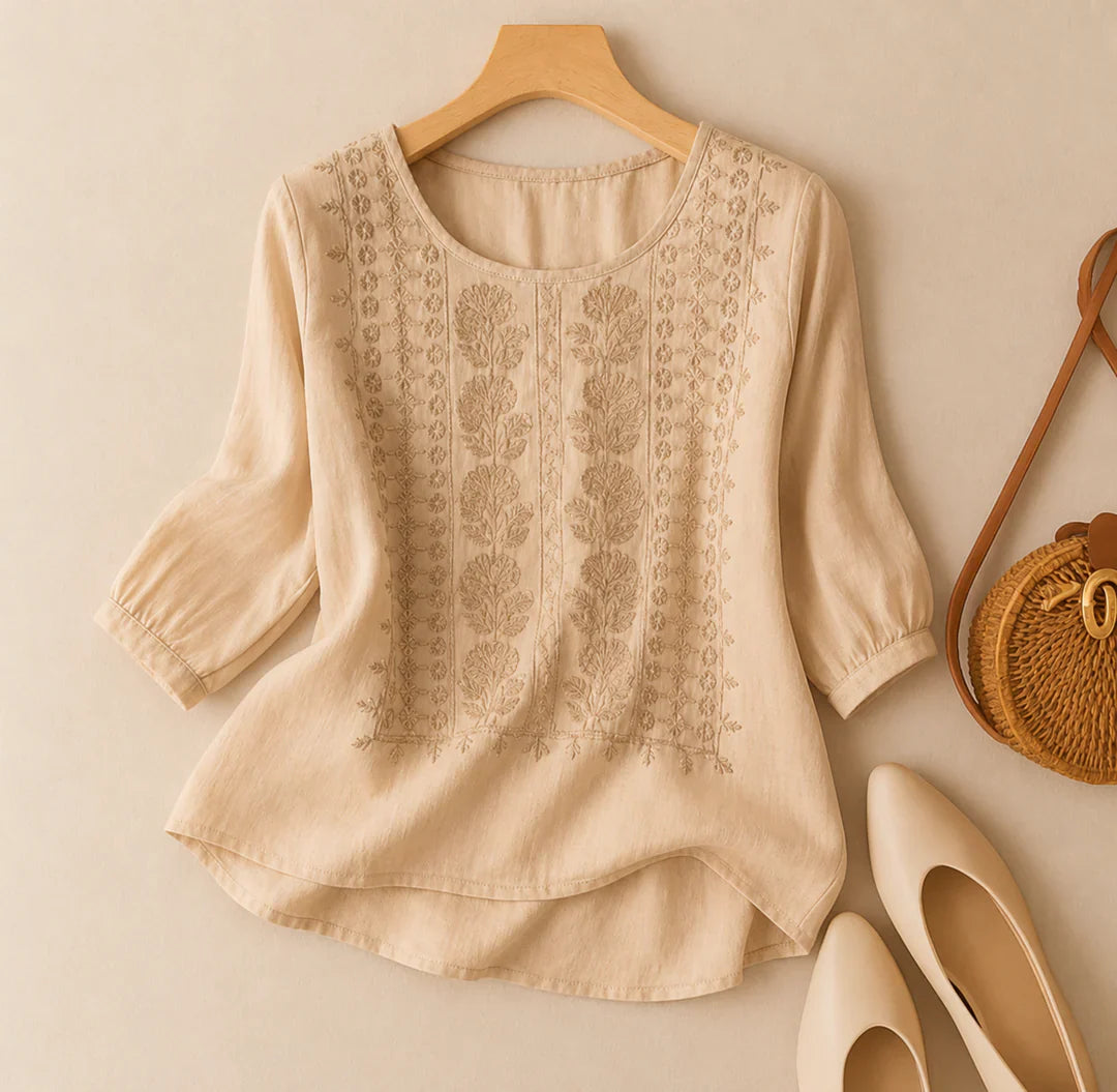 Sonia – Stylish top with lace details for women