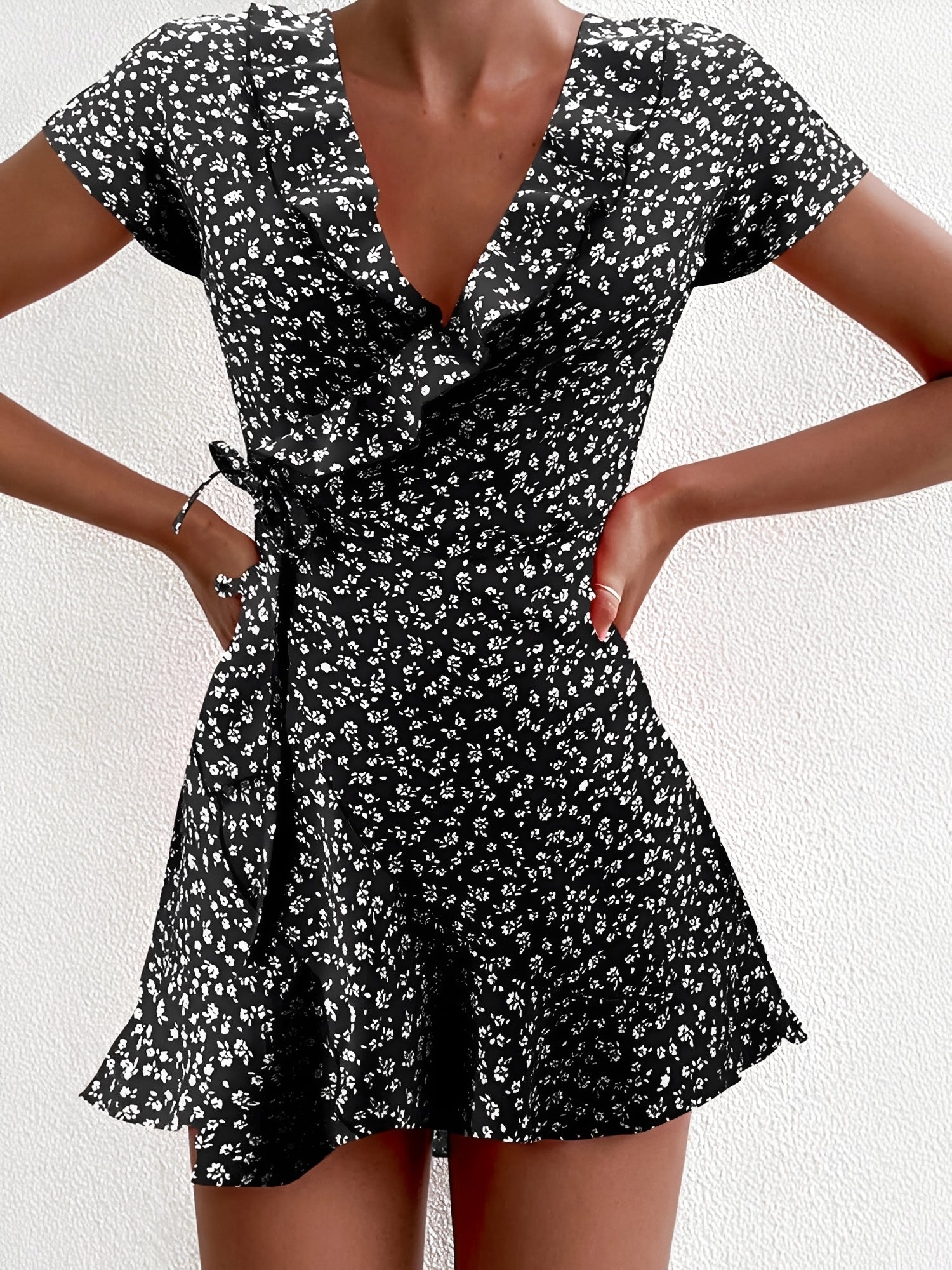 Betsy - Trendy Floral Short Dress