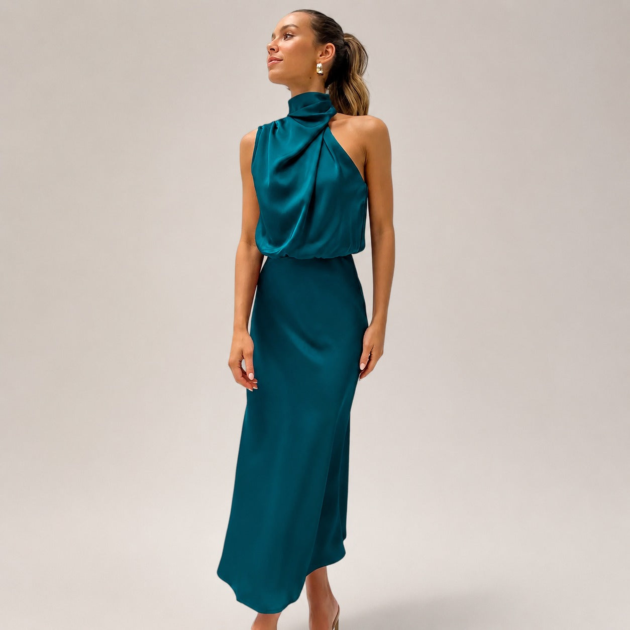 Lillie - Stylish Dress with Halter Neckline