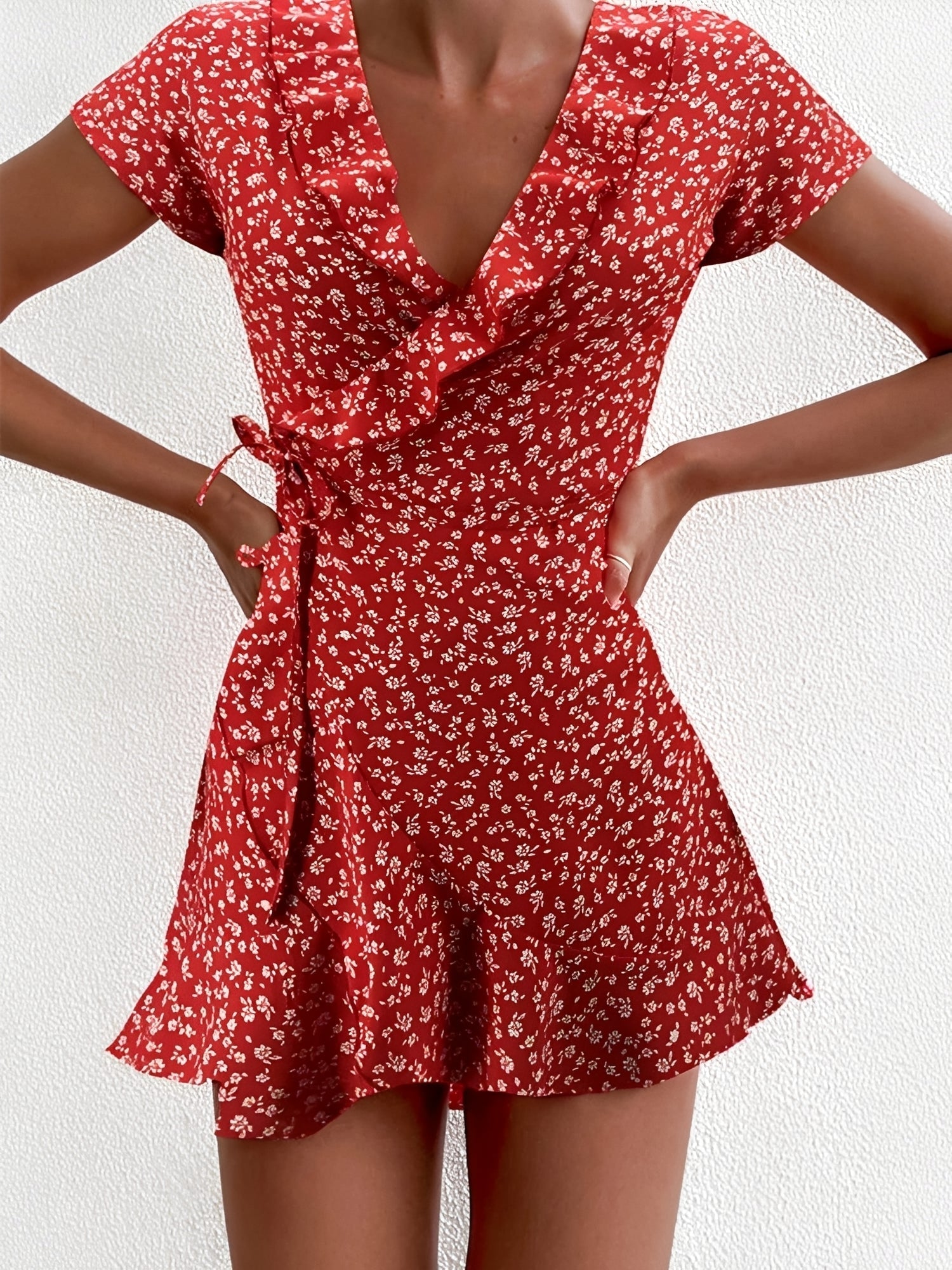 Betsy - Trendy Floral Short Dress