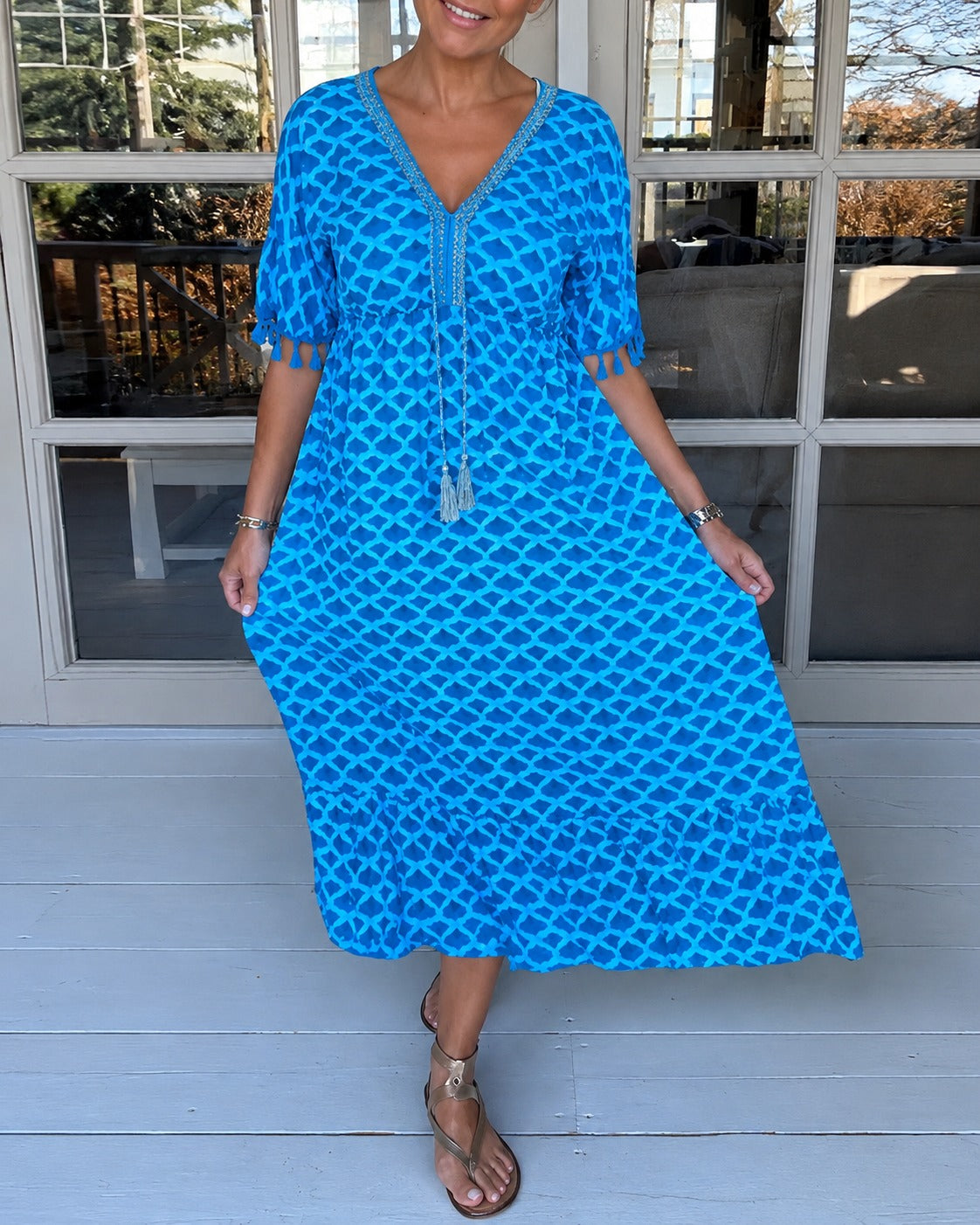 Cara - Stylish V-neck Dress