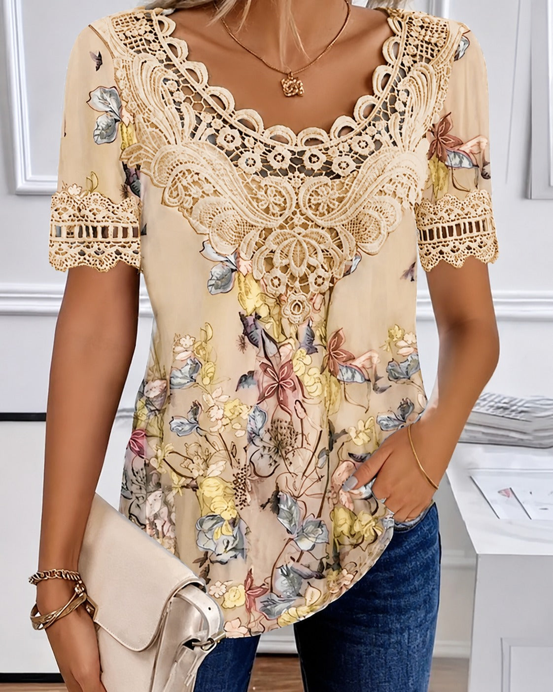Leah - Trendy Flower Top