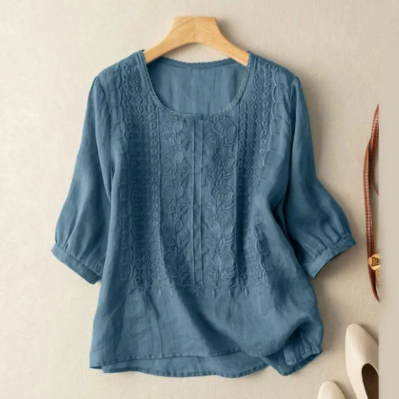 Sonia – Stylish top with lace details for women