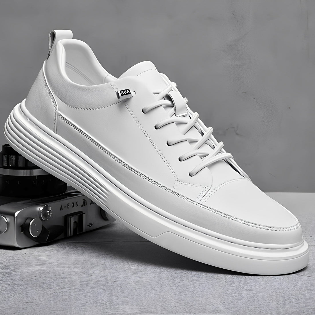 Romeo - Stylish low-top men's sneakers
