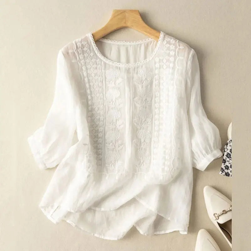 Sonia – Stylish top with lace details for women