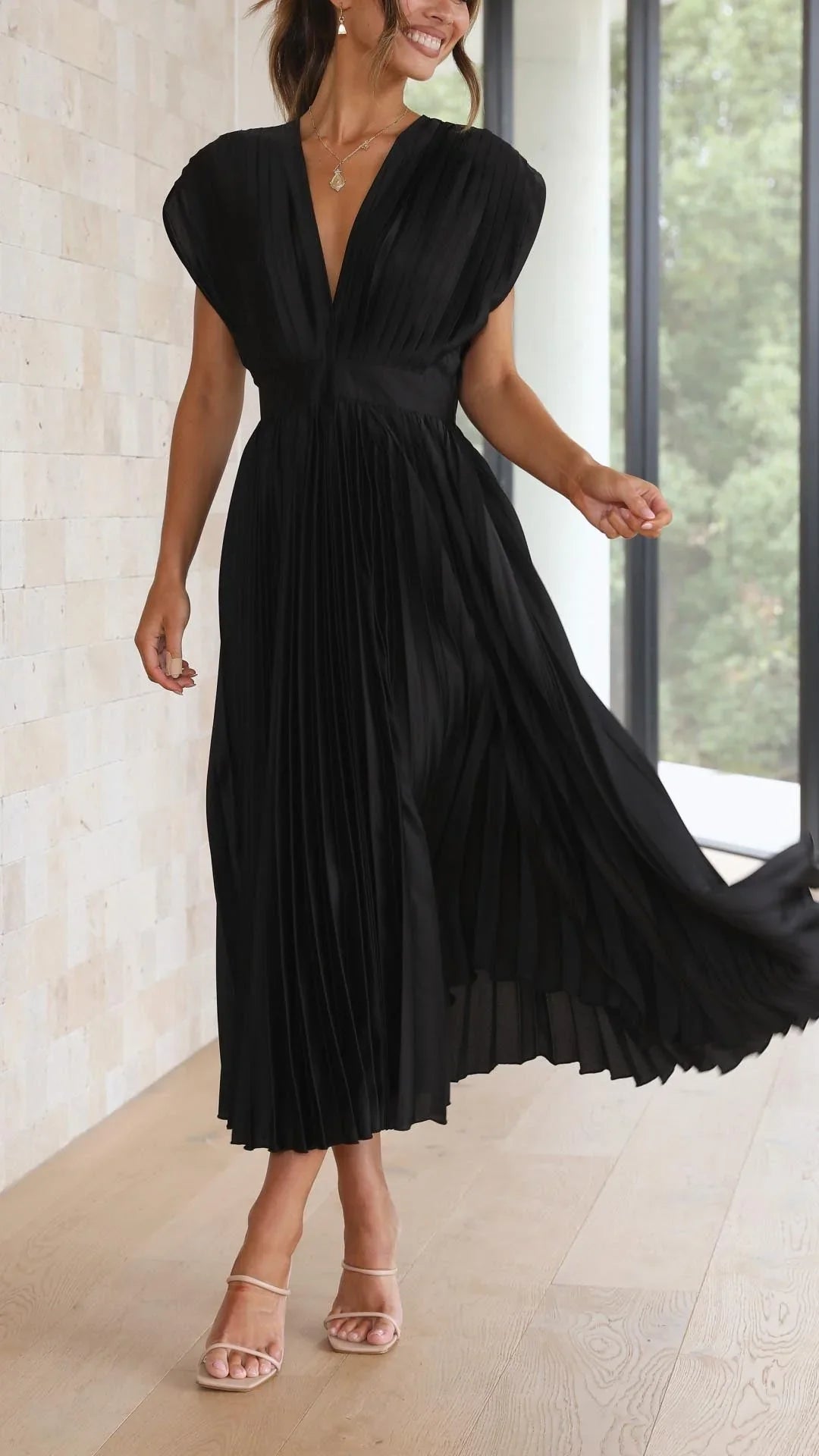 Maria – Stylish pleated dress for women