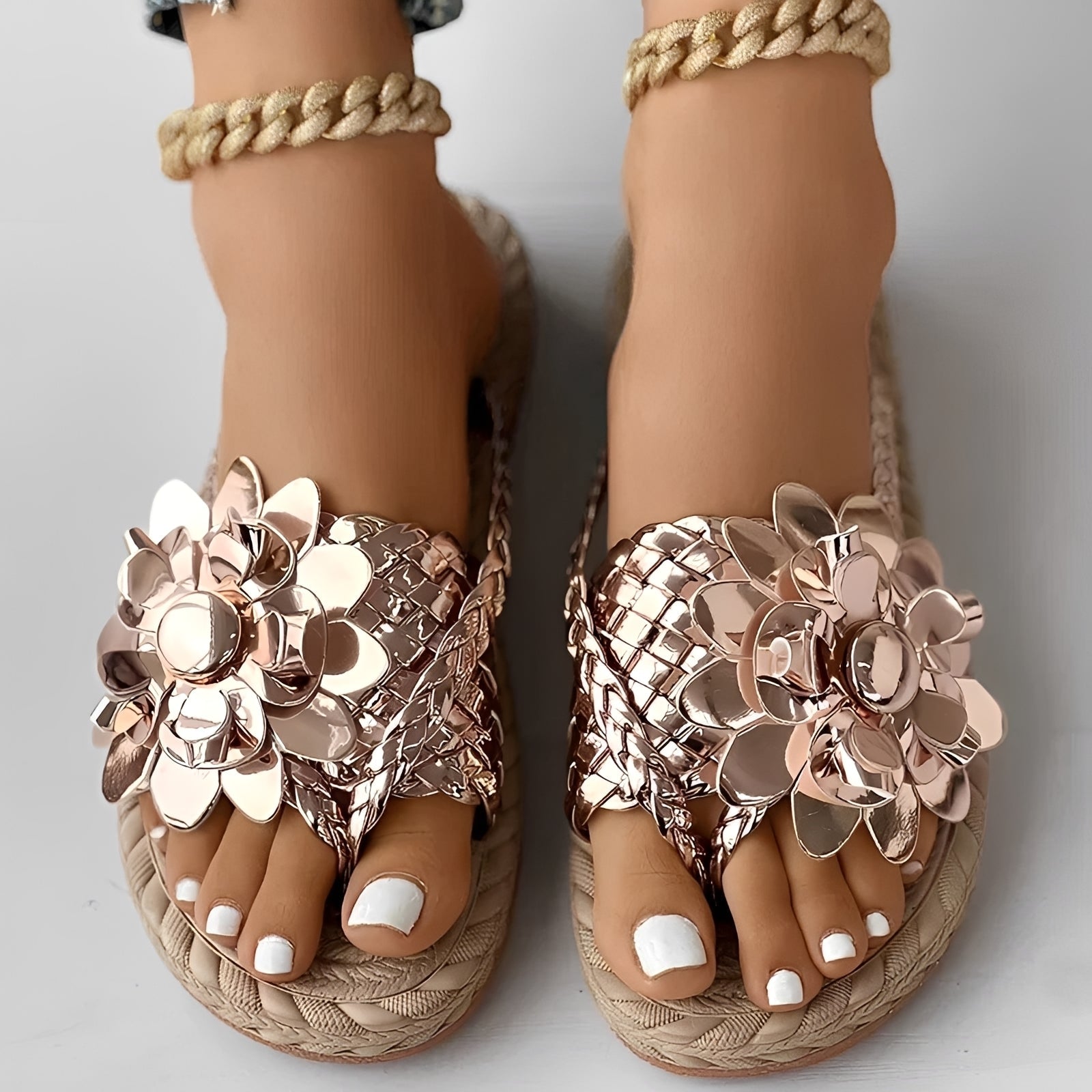 Saira - Casual Flip-Flops with Textured Accent