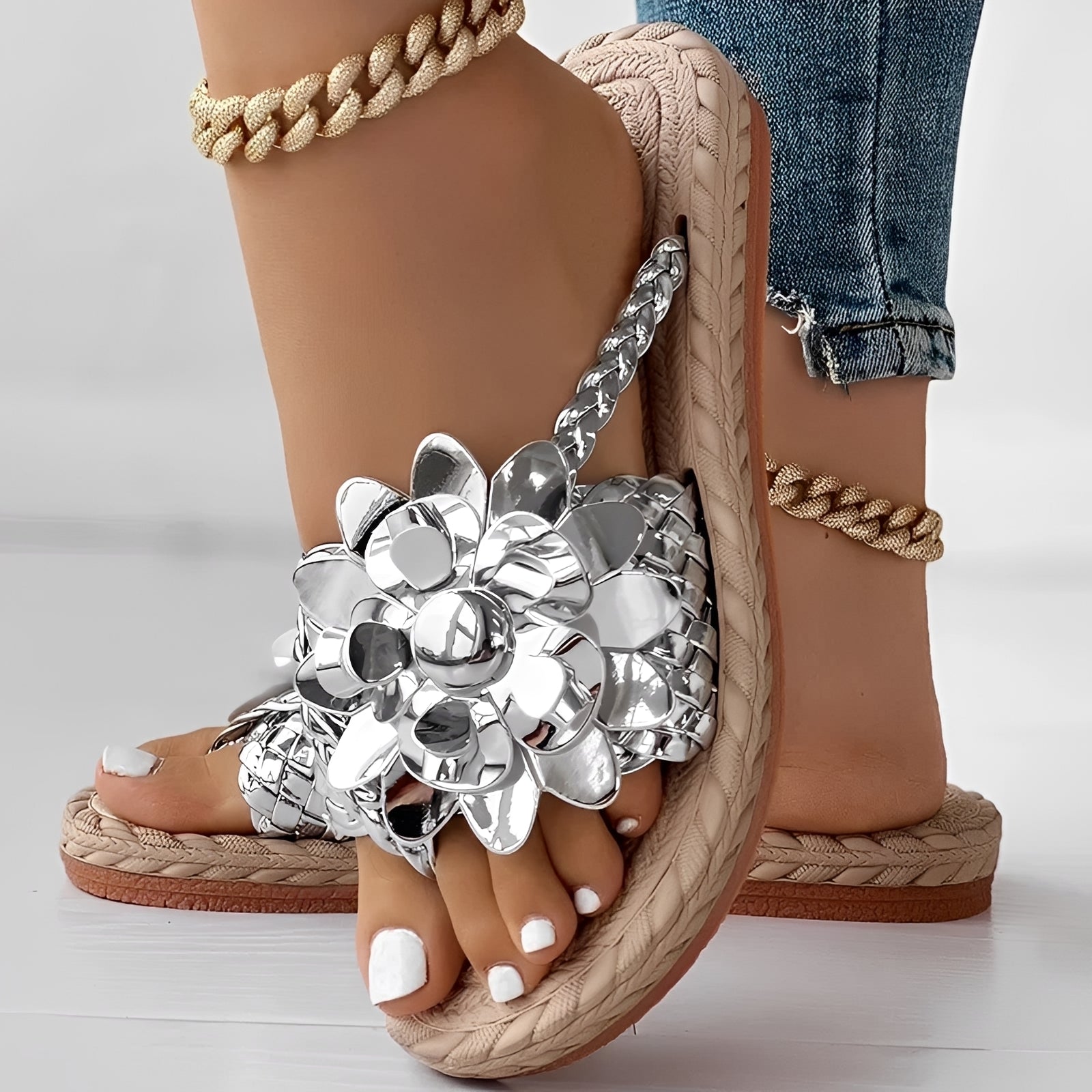 Saira - Casual Flip-Flops with Textured Accent