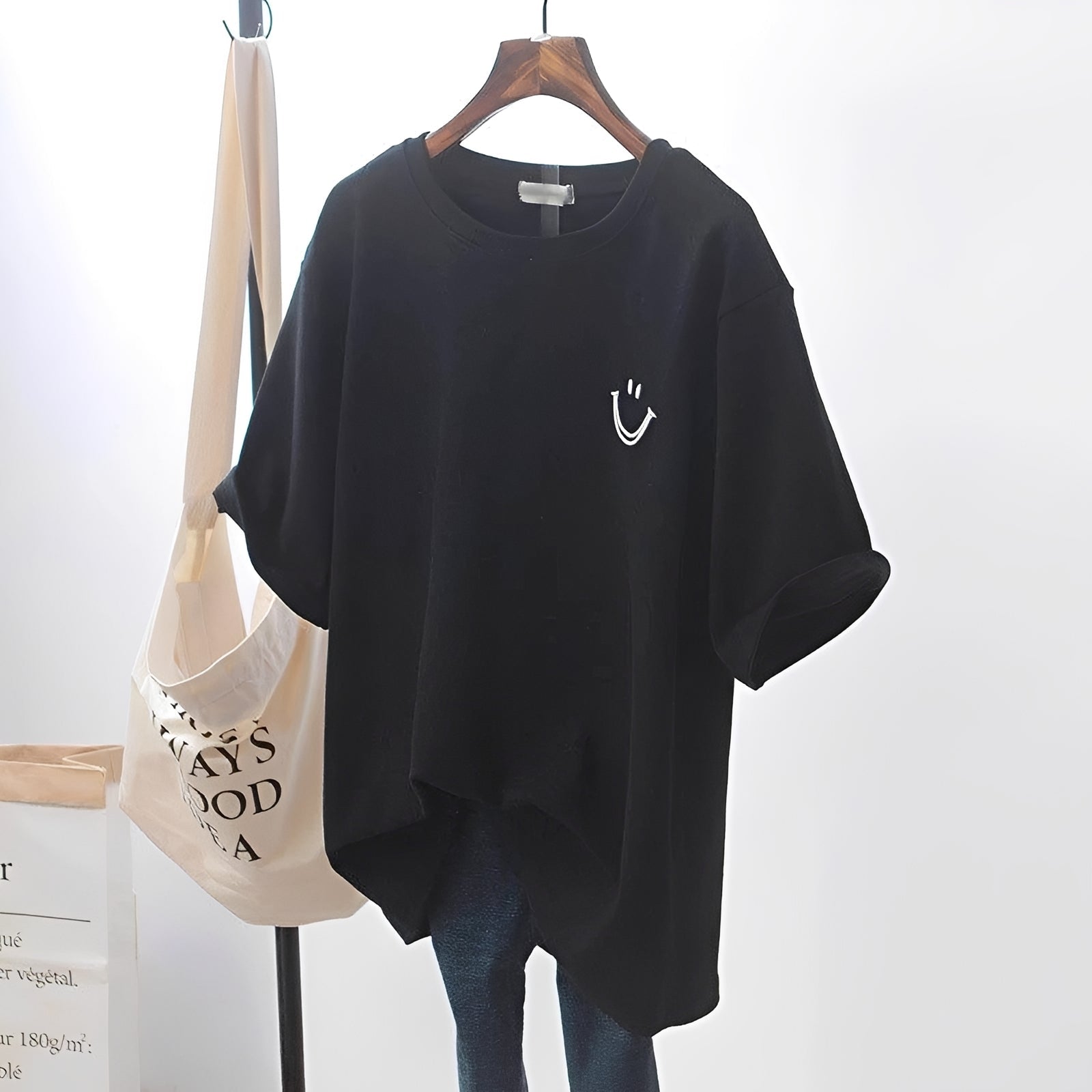 Selina - Trendy Graphic Tee