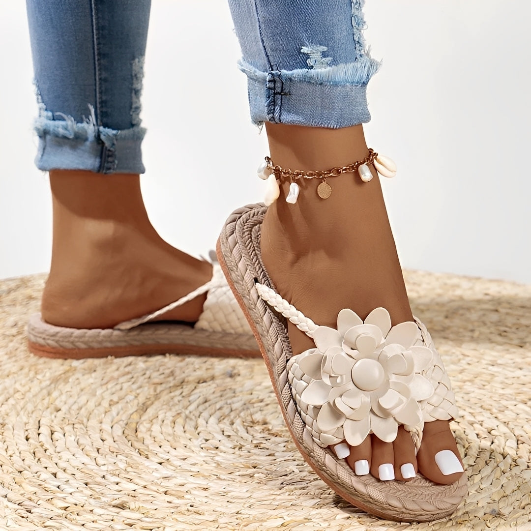 Saira - Casual Flip-Flops with Textured Accent