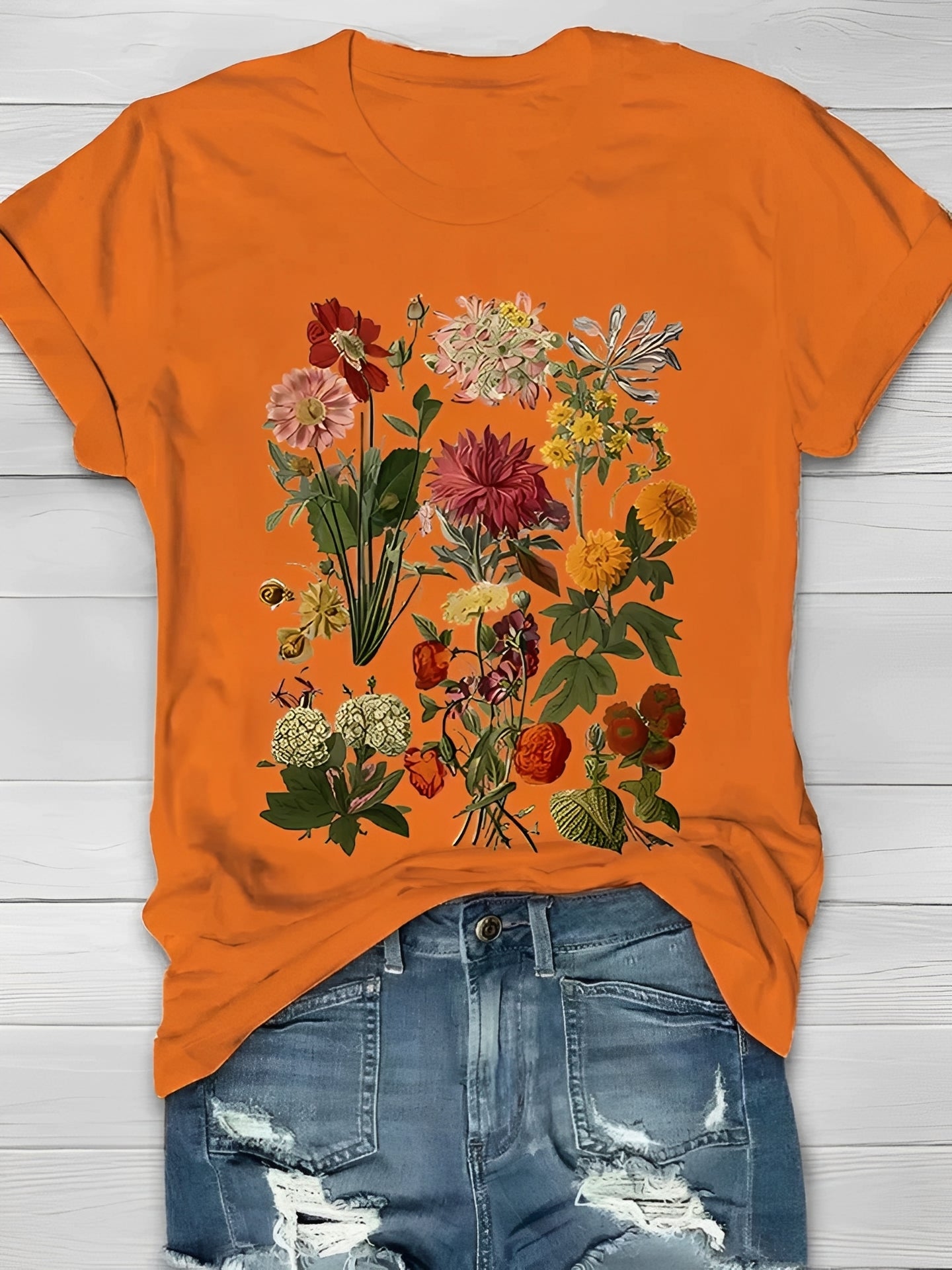 Annalise - Women's fashionable t-shirt with floral design