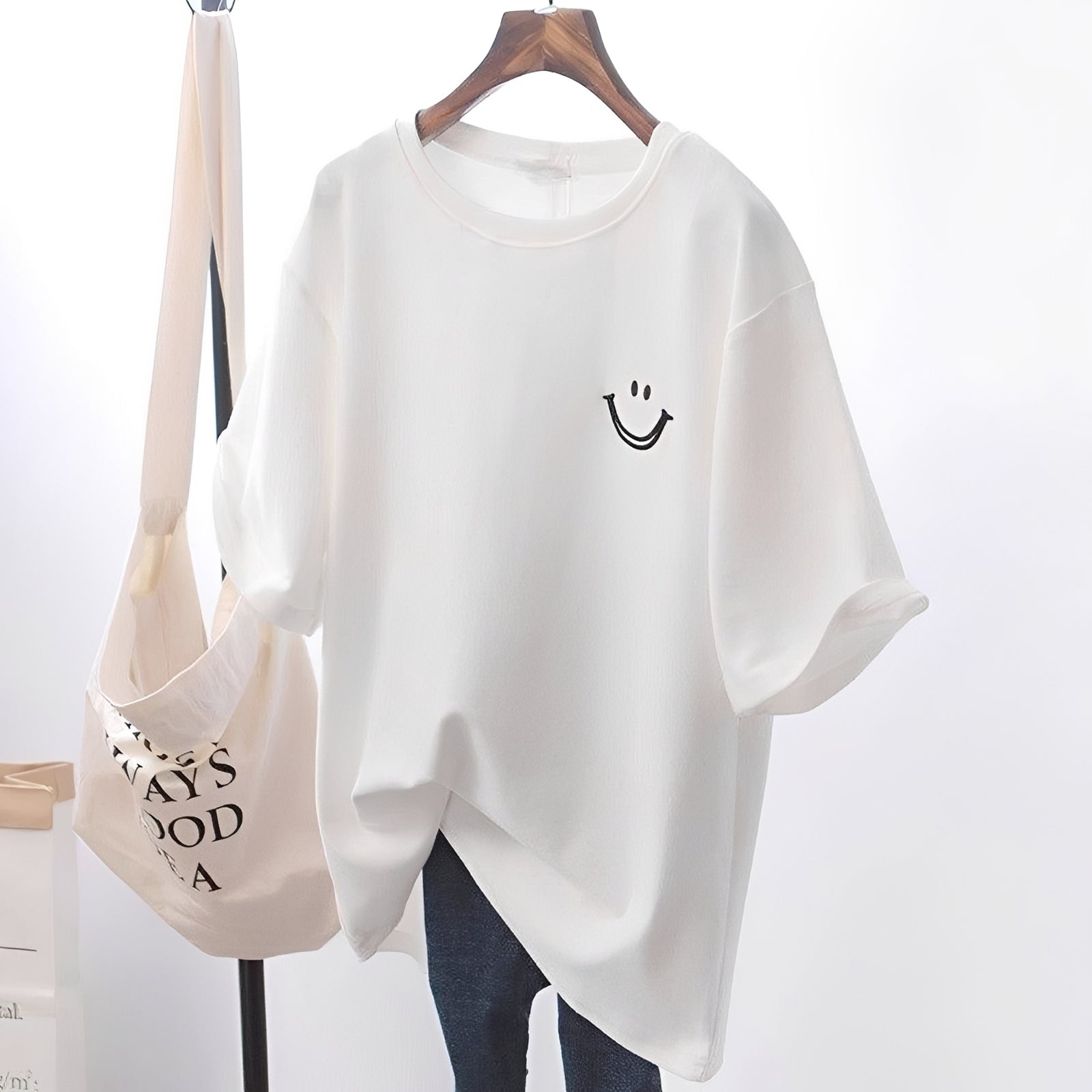 Selina - Trendy Graphic Tee