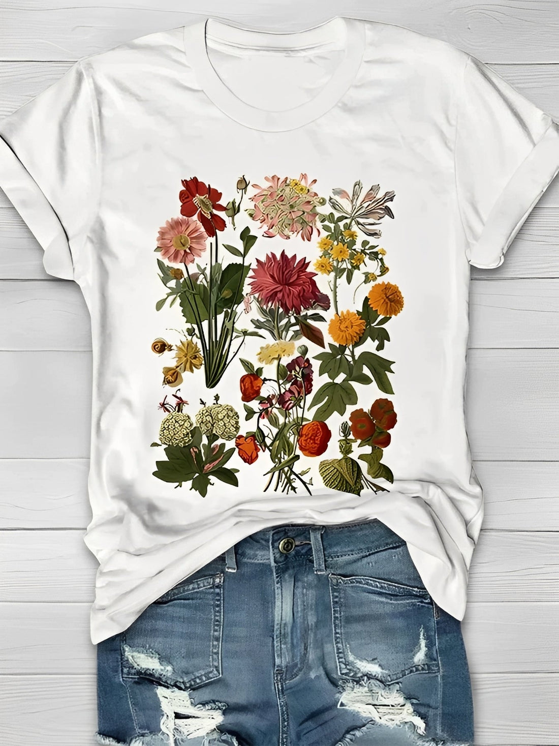Annalise - Women's fashionable t-shirt with floral design