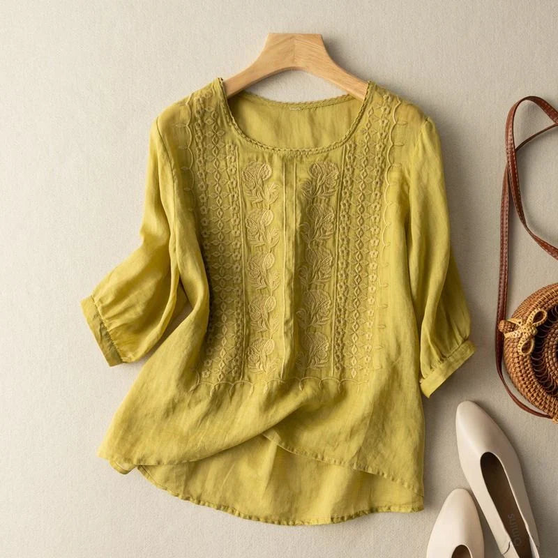 Sonia – Stylish top with lace details for women